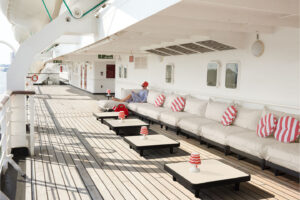 fatboy-paletti-hocker-sahara-1920x1280-ambiance-02-105092