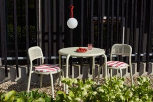 fatboy-toni-chair-desert-1920x1280-ambiance-02-103806